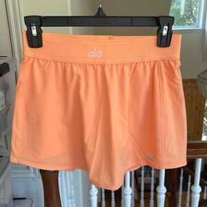 ALO Yoga match point tennis skirt. Sz small.